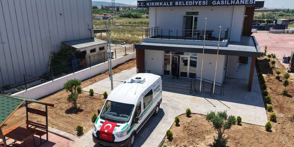 kirikkale-belediyesi-arac-filosunu-guclendiriyor:-yeni-cenaze-nakil-araci-hizmete-girdi
