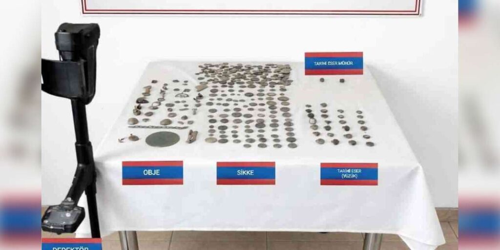 tarihi-eser-nitelikli-objeler-ele-gecirildi