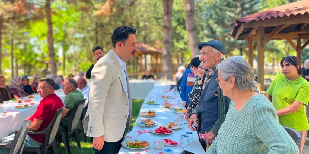 koy-koy-gezip-kapilarini-caldilar:-delice’de-asirlik-cinarlar-unutulmadi
