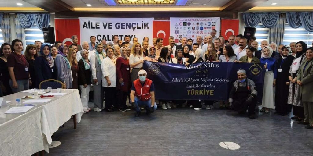 kirikkale’de-dev-organizasyon:-yesilay,-aile-ve-genclik-calistayi’na-tam-kadro-katildi