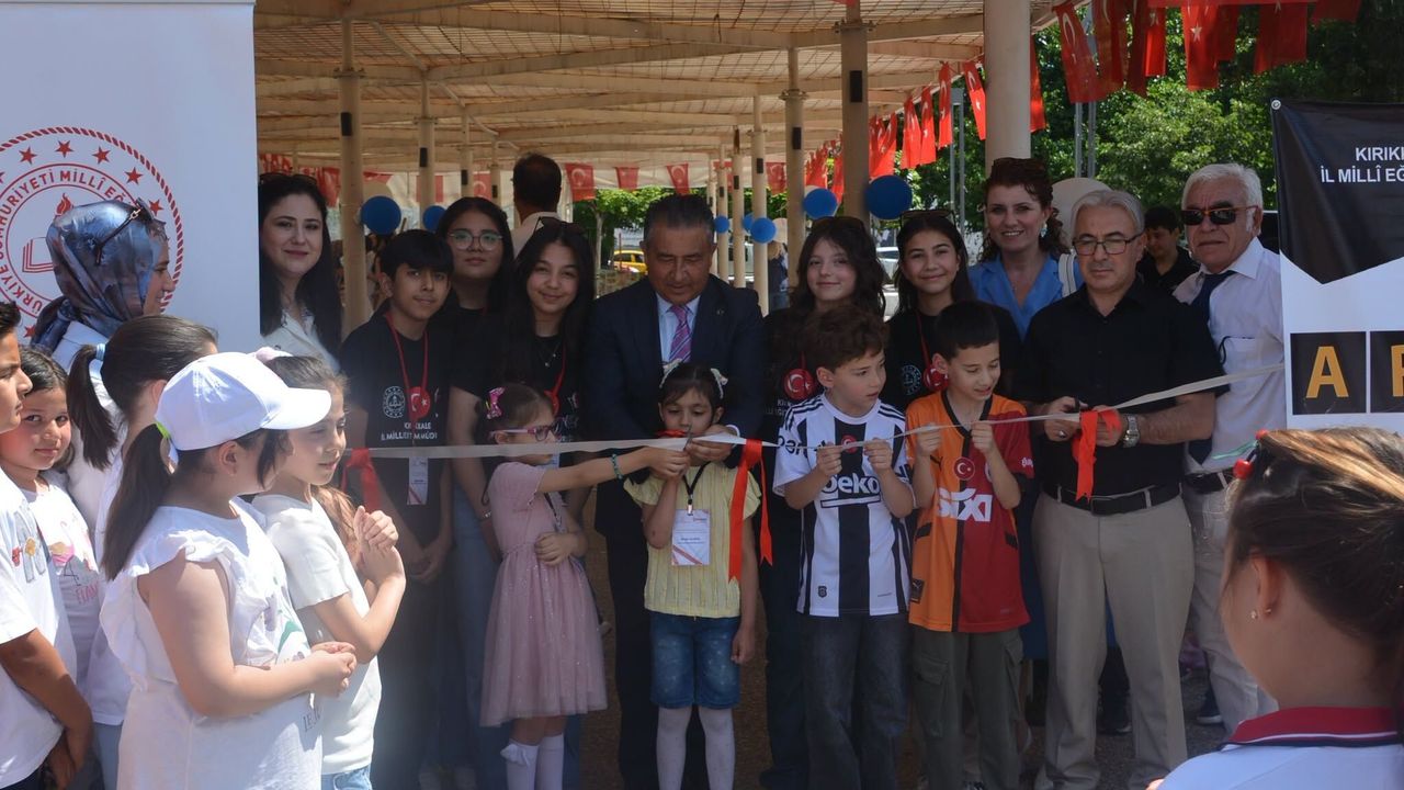 harezmi-egitim-modeli-yil-sonu-sergisi-acildi