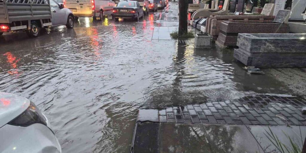 ankara’da-saganak-etkili-oldu,-sokaklar-gole-dondu