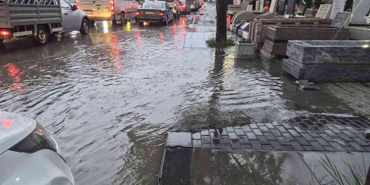 ankara’da-saganak-etkili-oldu,-sokaklar-gole-dondu