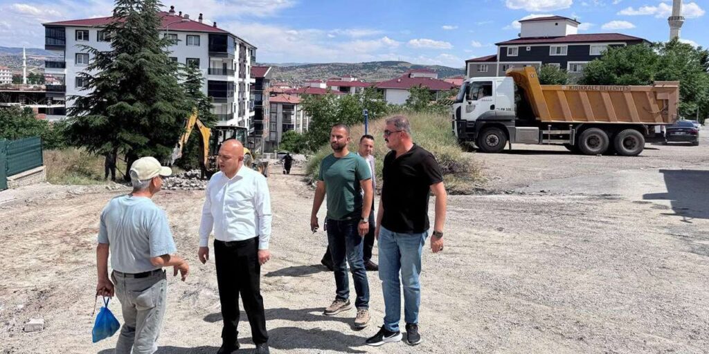 baskan-ahmet-onal-calismalari-yerinde-inceledi:-kurtulus-mahallesi’nde-asfalt-seferberligi