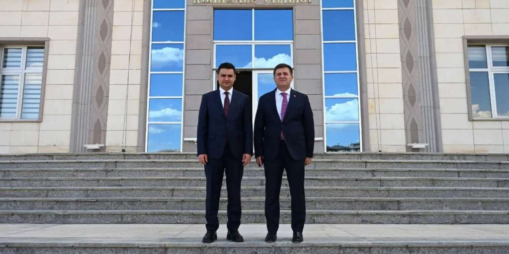 kirikkale’den-ankara’ya-atanan-bassavci-akin-cetin’den-vali-sariibrahim’e-veda-ziyareti