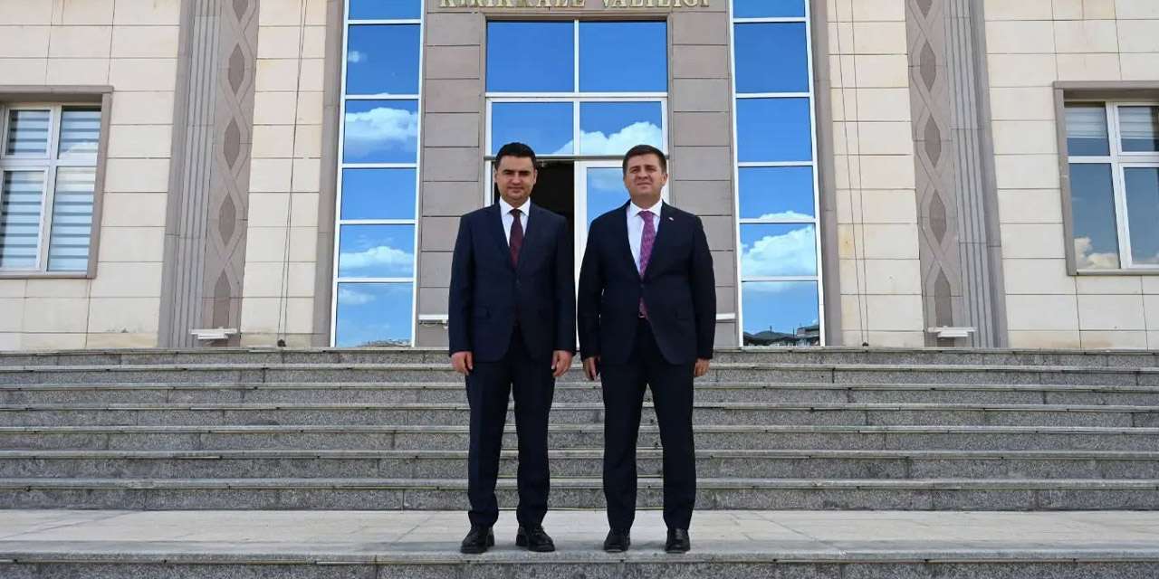kirikkale’den-ankara’ya-atanan-bassavci-akin-cetin’den-vali-sariibrahim’e-veda-ziyareti