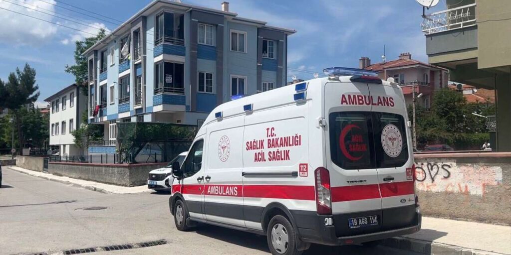 genc-kadin-tartistigi-anne-ve-babasini-bicakla-rehin-aldi
