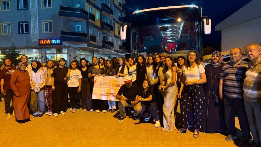 kirikkaleli-gencler-canakkale-yolunda