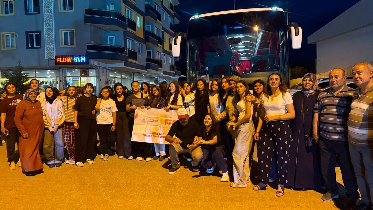 kirikkaleli-gencler-canakkale-yolunda