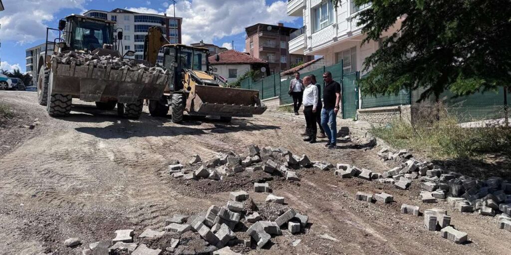 baskan-onal-sahaya-indi!-kurtulus-mahallesi’nin-yollari-yenileniyor