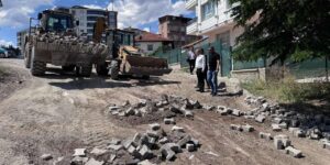 Başkan Önal Sahaya İndi! Kurtuluş Mahallesi’nin yolları yenileniyor