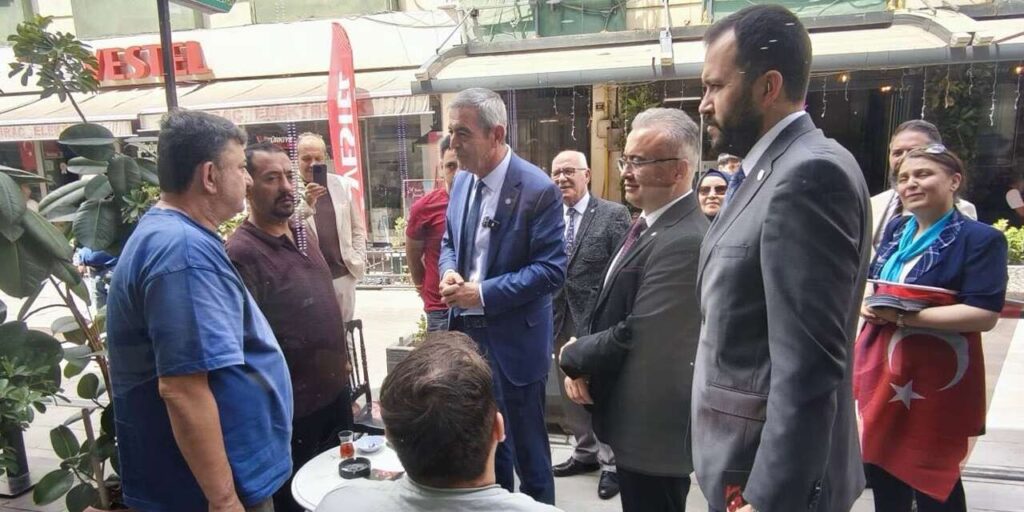 iyi-parti’den-kirikkale-sokaklarinda-“bayrak-aciyorum”-cagrisi