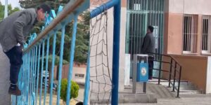 Kırıkkale’de YKS’de film gibi anlar: 2 dakika geç kaldı, demir kapıdan atladı ama içeri giremedi