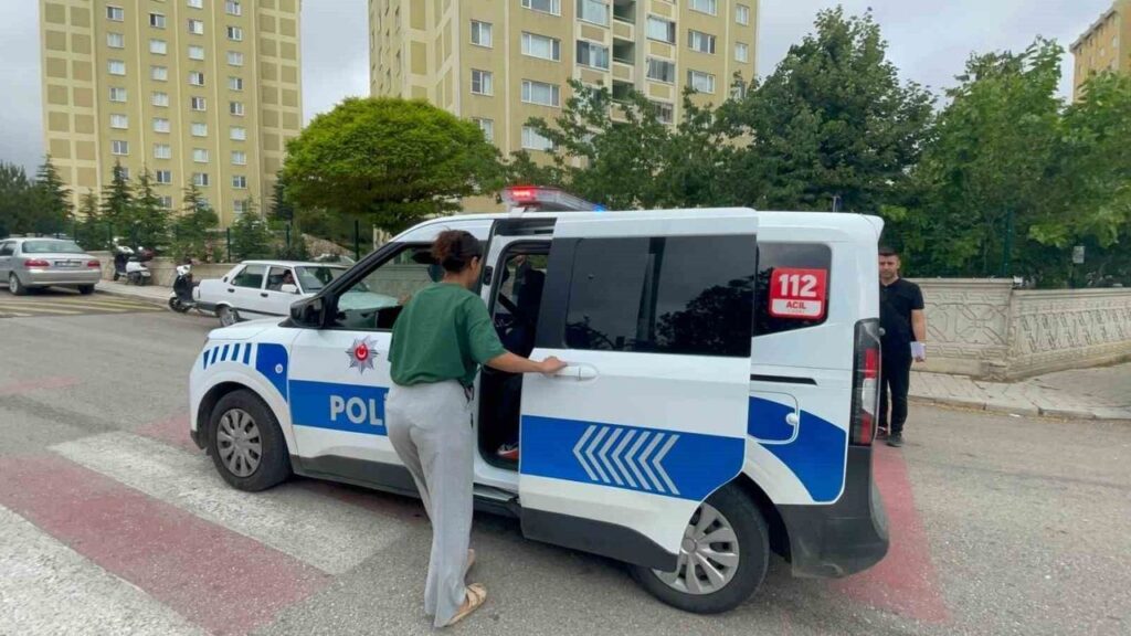 kimligini-evde-unutan-adayin-imdadina-polis-yetisti