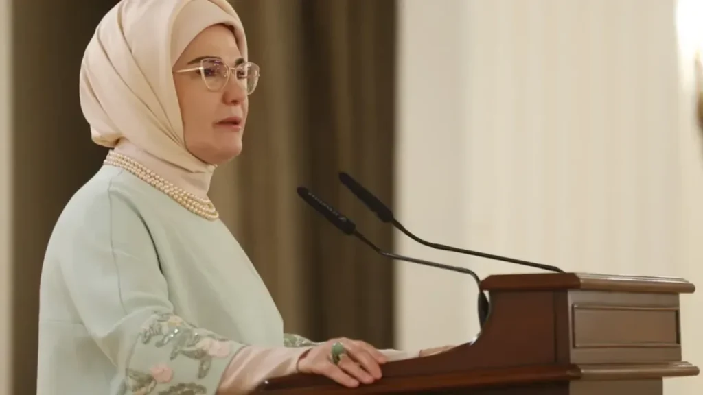 emine-erdogan’dan-deprem-bolgesindeki-egitim-calismalarina-destek-mesaji