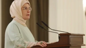 Emine Erdoğan’dan deprem bölgesindeki eğitim çalışmalarına destek mesajı