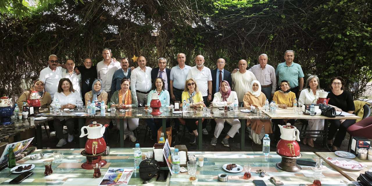 tam-46-yil-sonra-ayni-masadalar:-kirikkale-lisesi-ilk-mezunlarini-agirladi