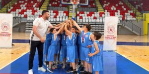 Geleceğin dev adamları sahada: Kırıkkale basketbol turnuvası ödüllerle bitti