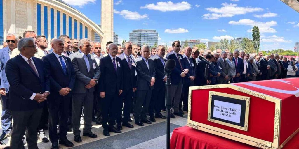 chp-genel-baskani-kilicdaroglu,-emekli-hava-savunma-albayi-tureli’nin-cenaze-torenine-katildi