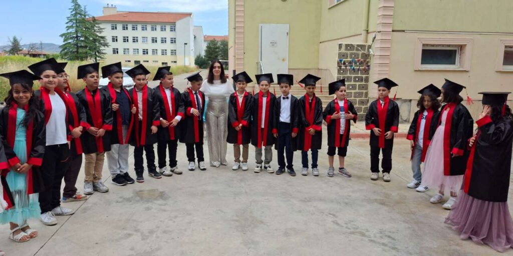 mehmet-uzelli-ilkokulu’nda-mezuniyet-heyecani