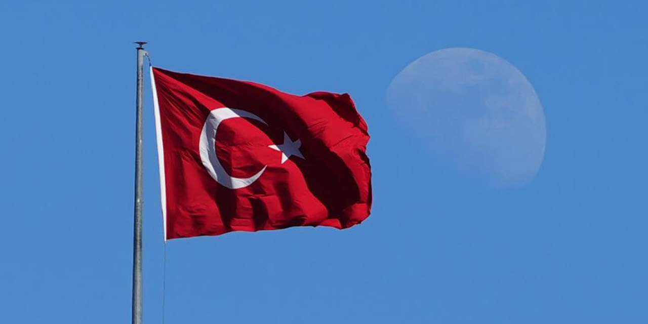 tum-sehir-bu-manzarayi-konusuyor:-kirikkale’de-ay-yildiz-tek-karede