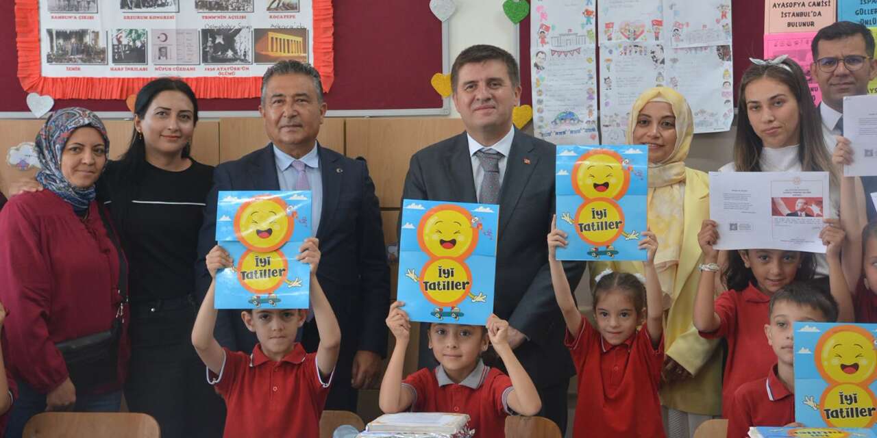 ogrenciler-karnelerini-aldi,-yaz-tatili-basladi