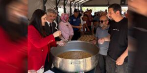 Bahşılı’da karne şenliğinde aşure ikramı: Dualarla ikram edildi
