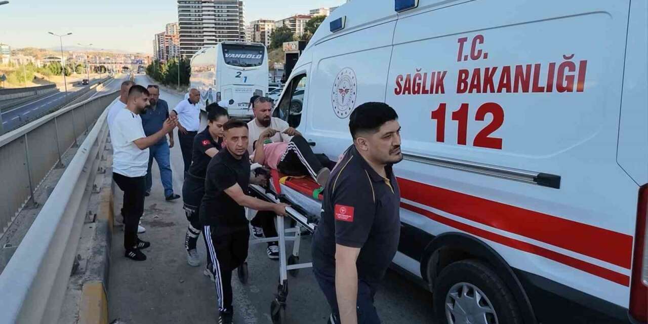 ehliyetsiz-surucu,-otomobil-ve-yolcu-otobusune-carpti