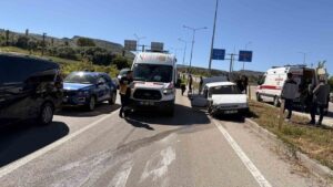 Aksaray’da otomobil minibüse çarptı: 8 yaralı