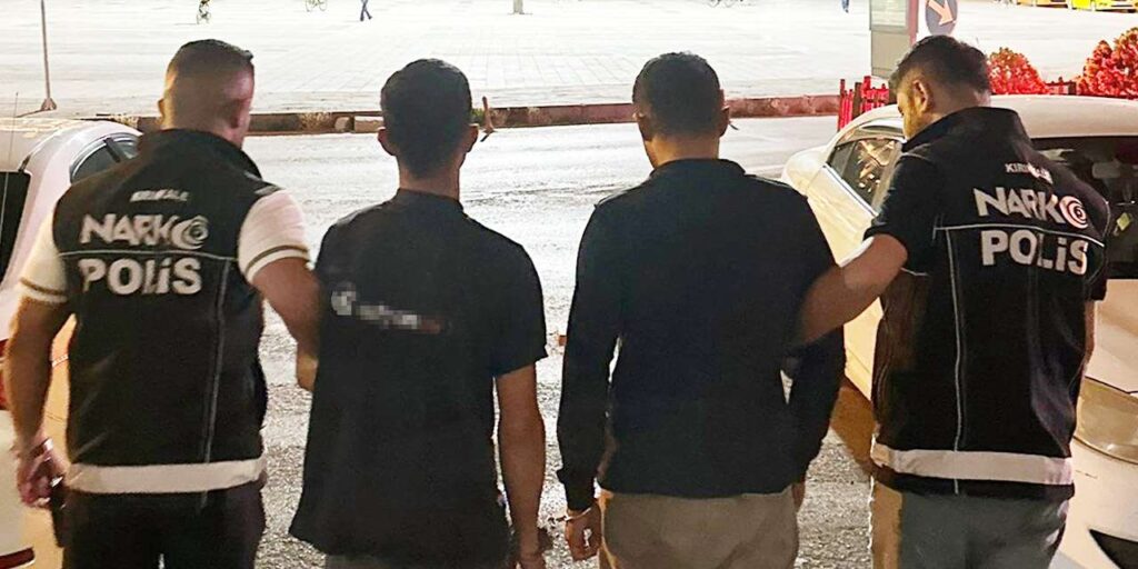kirikkale’de-uyusturucu-operasyonu:-aractan-yuzlerce-hap-cikti,-2-supheli-tutuklandi!