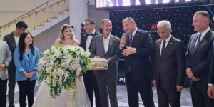 Kırıkkale’de MHP kadrosunu buluşturan düğün: Kürşat ve İrem çiftinin nikahını Erkan Çağlar kıydı!