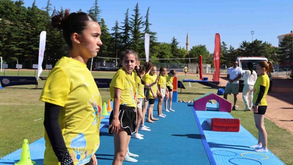 2-kisiyle-baslayan-jimnastik-seruveni-250-sporcuya-ulasti
