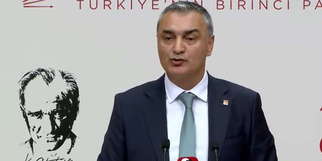 chp-sozcusu-sari:-“26-il-genelinde-yonetim-gorevden-alindi”