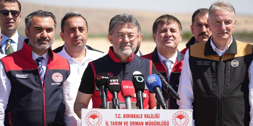 bakan-yumakli-kirikkale’de-mujdeyi-verdi:-“140-milyon-ton-bitkisel-uretimle-rekor-kiracagiz”