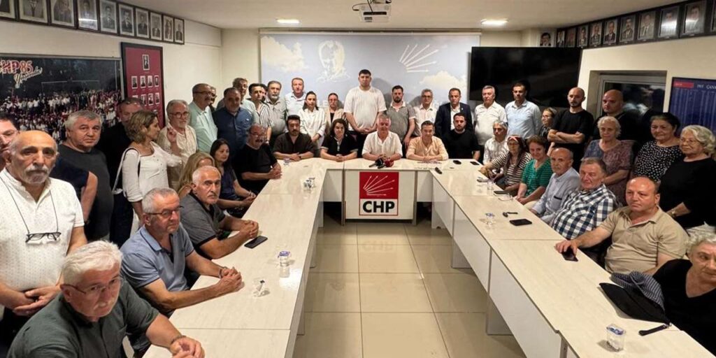 chp’de-firtina-kopuyor:-gorevden-alinan-baskanlardan-“ozgur-ozel-irtibat-burosu”-hamlesi!