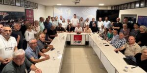 CHP’de fırtına kopuyor: Görevden alınan başkanlardan “Özgür Özel İrtibat Bürosu” hamlesi!