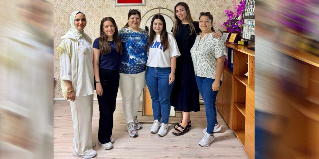 kirikkale’de-universiteli-gencler-hatiralarini-deftere-yazdi