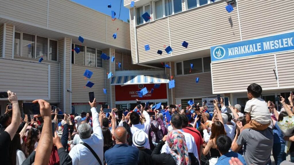 hacilar-myo-mezunlarini-gelecege-ugurladi