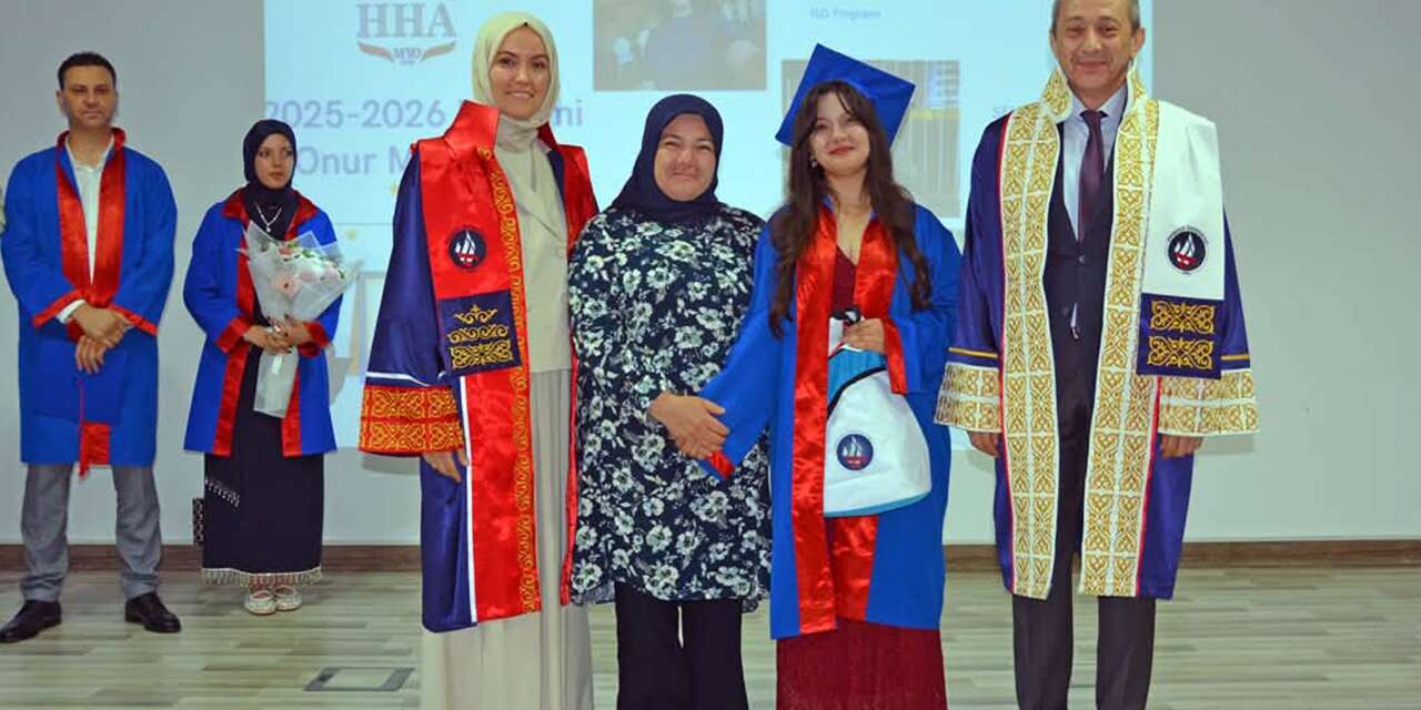 hacilar-huseyin-aytemiz-myo’da-mezuniyet-sevinci