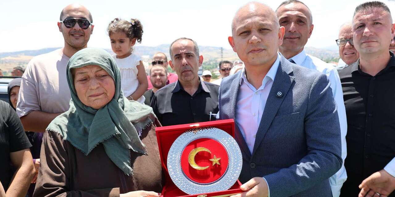 sehit-mehmet-isikli-parki-yenilenerek-hizmete-acildi