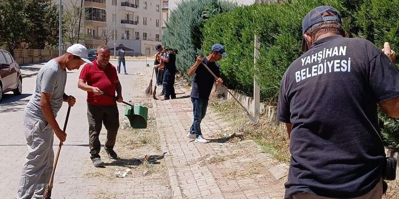yahsihan-belediyesi-dugmeye-basti:-park-ve-caddelerde-temizlik-seferberligi