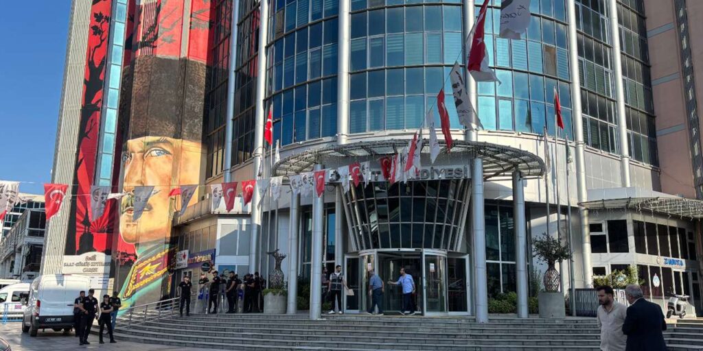 belediye-operasyonunda-30-supheli-adliyeye-sevk-edildi
