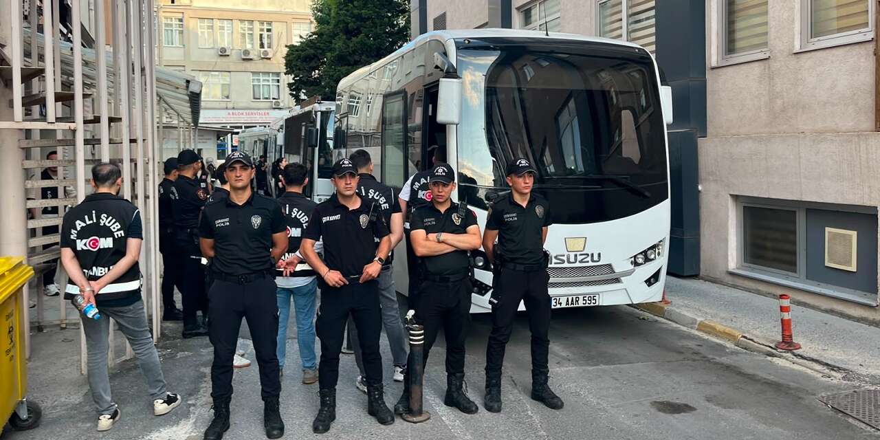gozaltina-alinan-supheliler-saglin-kontrolunden-gecirildi