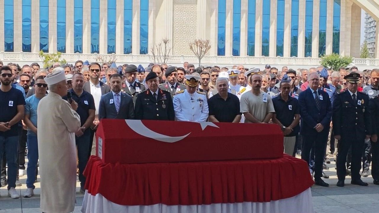 helikopter-kazasinda-hayatini-kaybeden-pilot-son-yolcuguna-ugurlandi