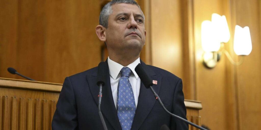 ozgur-ozel-ve-90-milletvekili-chp’den-istifa-etti