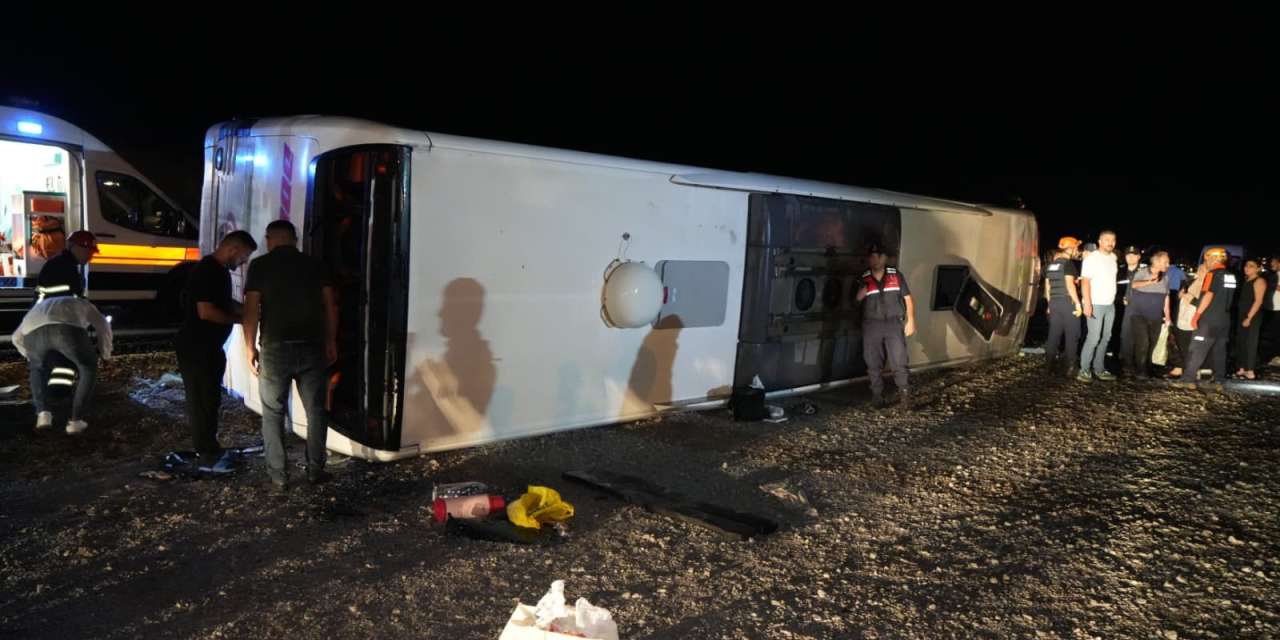 kirikkale-kimeski-yolunda-yolcu-otobusu-devrildi:-29-kisi-yaralandi