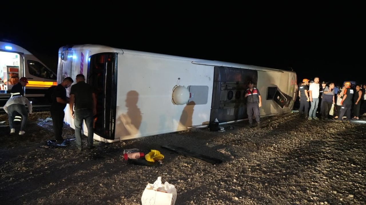 kars-yolcu-otobusu-kirikkale’de-devrildi