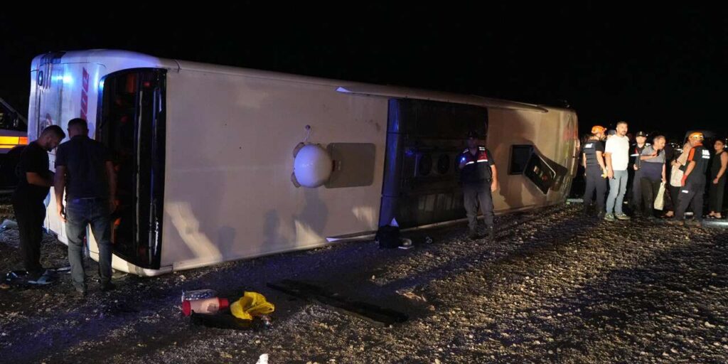 otobus-kazasinda-bilanco-ortaya-cikti:-40-kisi-yaralandi!
