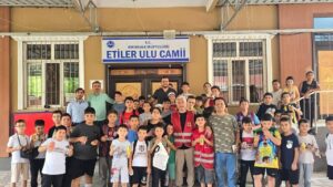ÖNDER’den Yaz Kur’an Kursu Öğrencilerine İkram