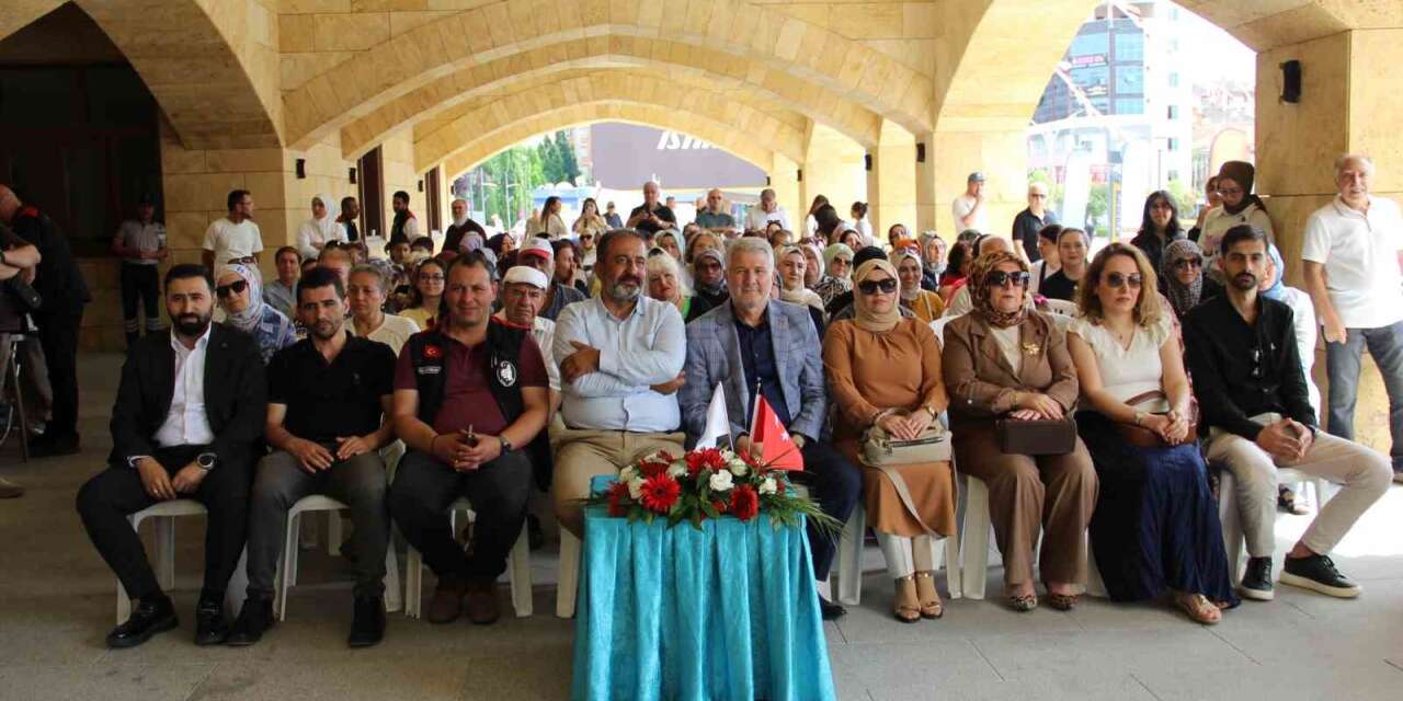 uluslararasi-hitit-fuar-ve-festivali’nde-corum’un-yoresel-tatlari-yaristi